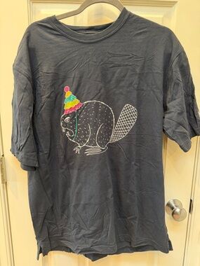 Duluth Trading Co Navy Blue Tee with Party Beaver Graphic